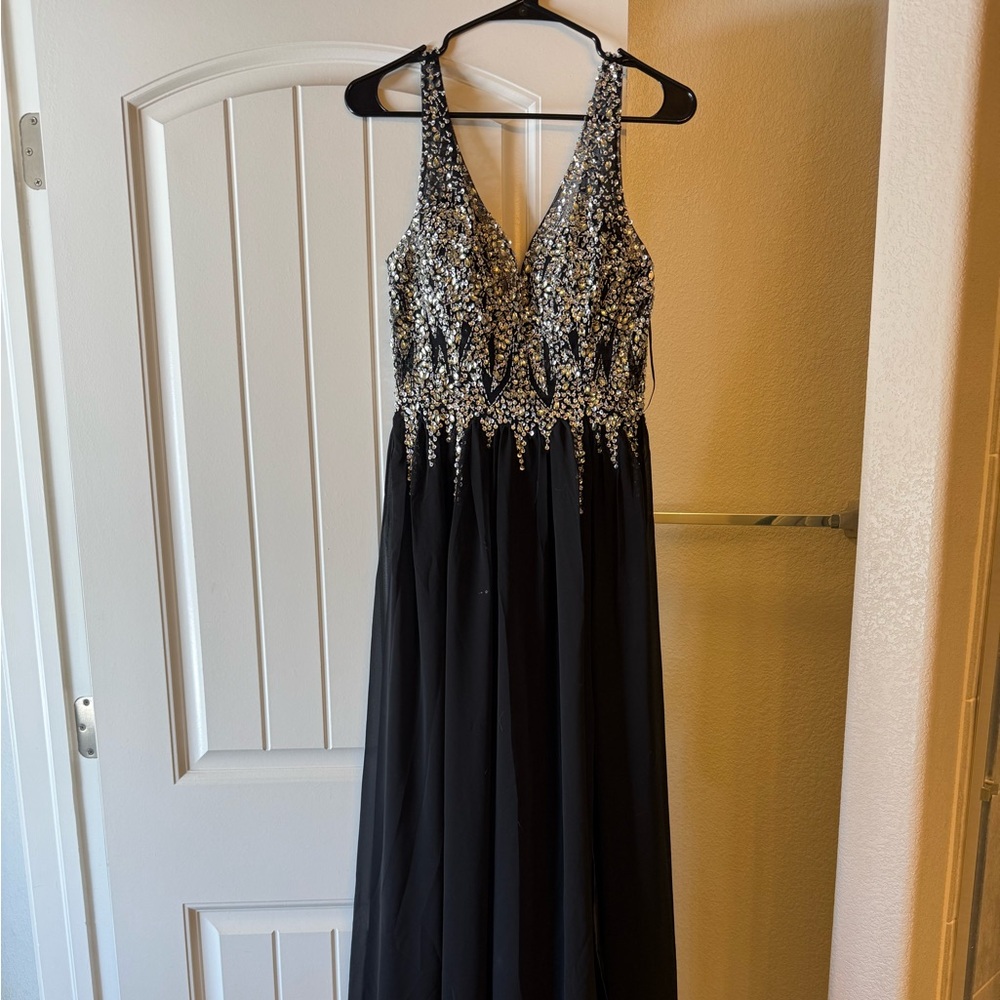 NWT sparkly black gown - Size L